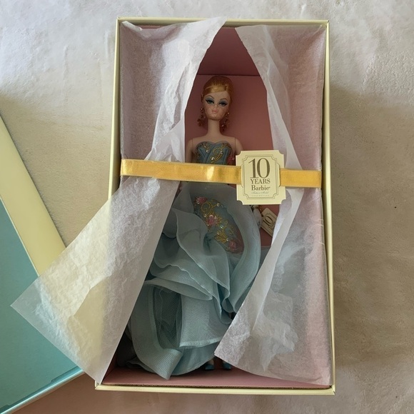 Barbie 10 Years Tribute Silkstone Barbie Doll Fashion Collection Gold Label - Picture 2 of 6